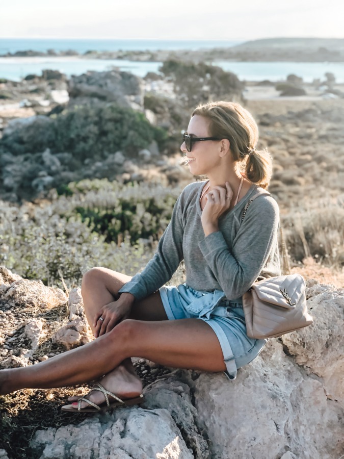 SoSue Olivia Sweatshirt zu Paperbag Shorts auf Kreta